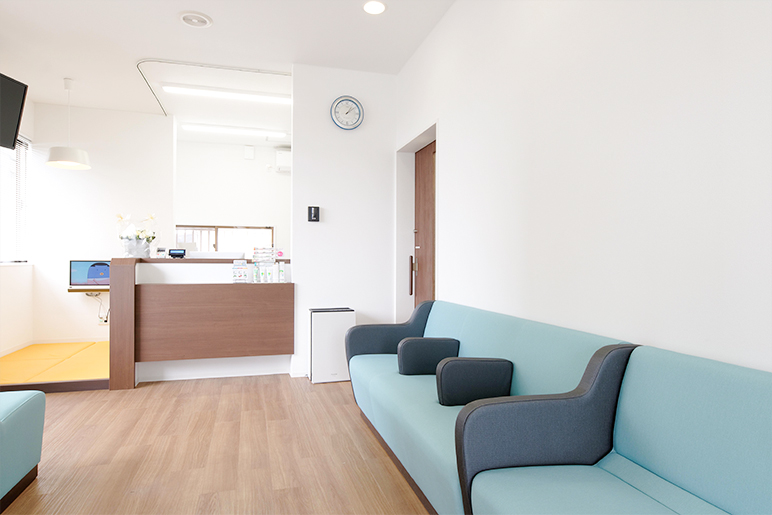 中央区篠原町・おおすぎファミリー歯科・受付・待合室