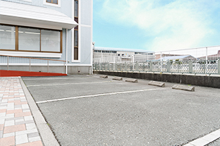 中央区篠原町・おおすぎファミリー歯科・広々とした駐車場完備だから、いつでも通いやすい