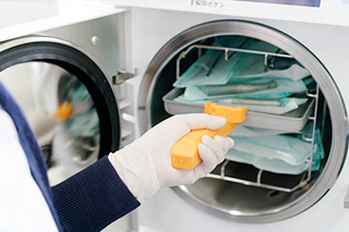 中央区篠原町・おおすぎファミリー歯科・滅菌器を2台導入